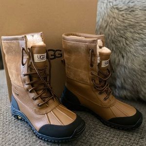 ADIRONDACK UGG BOOTS SIZE 7 WOMENS NEVER BEEN WORN